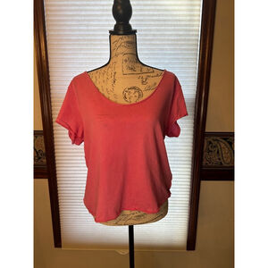 We The Free XS (runs oversized) Pink Scoop Neck Basic Tee with exposed hem